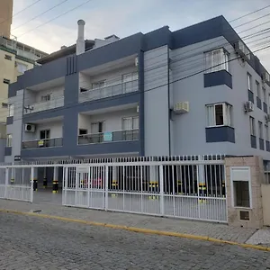 apto-2-quartos-no-centro-a-150-metros-praia.santa-catarina-brasil.com/